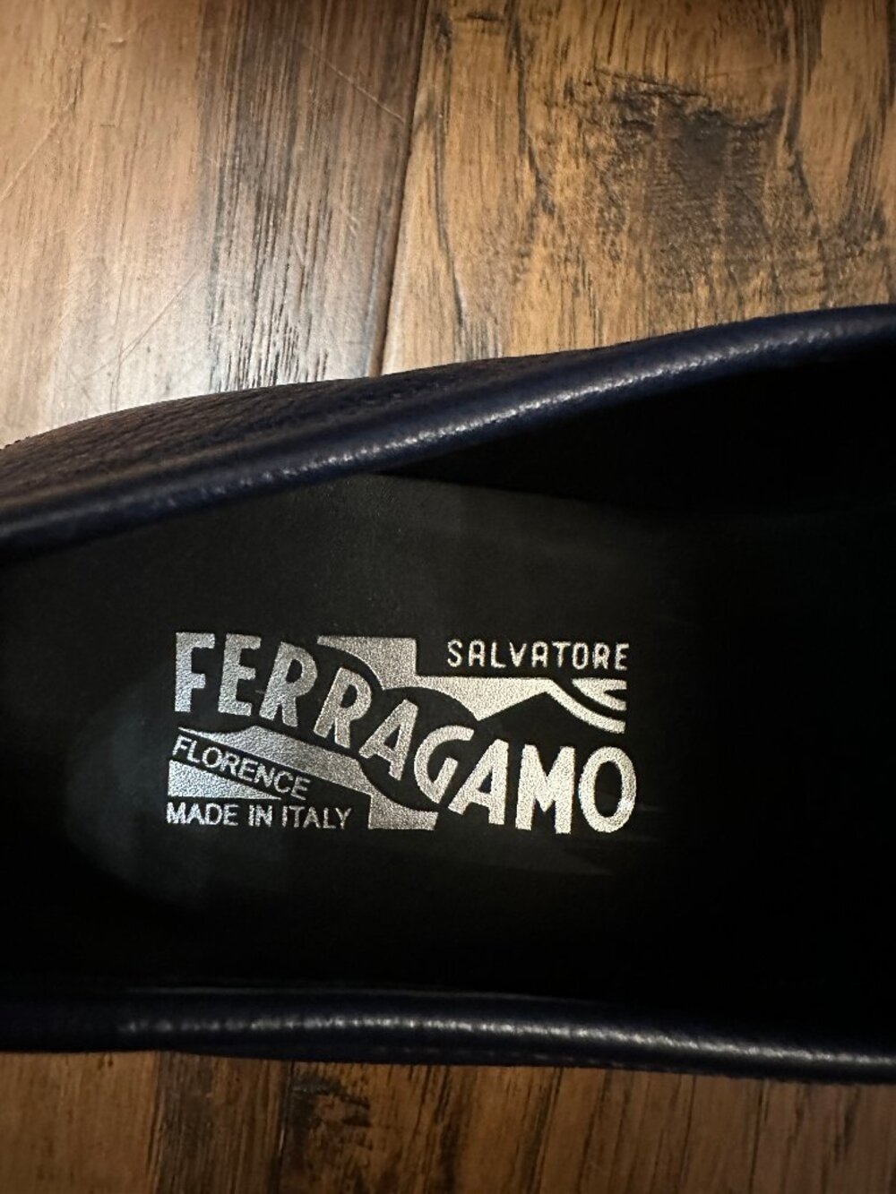 LIKE NEW Salvatore Ferragamo Navy Pebbled Leather Gancini Loafers Size 8 D - Picture 7 of 10